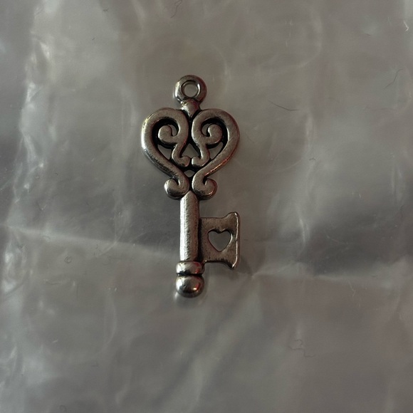 James Avery Key To My Heart Charm - Picture 1 of 2